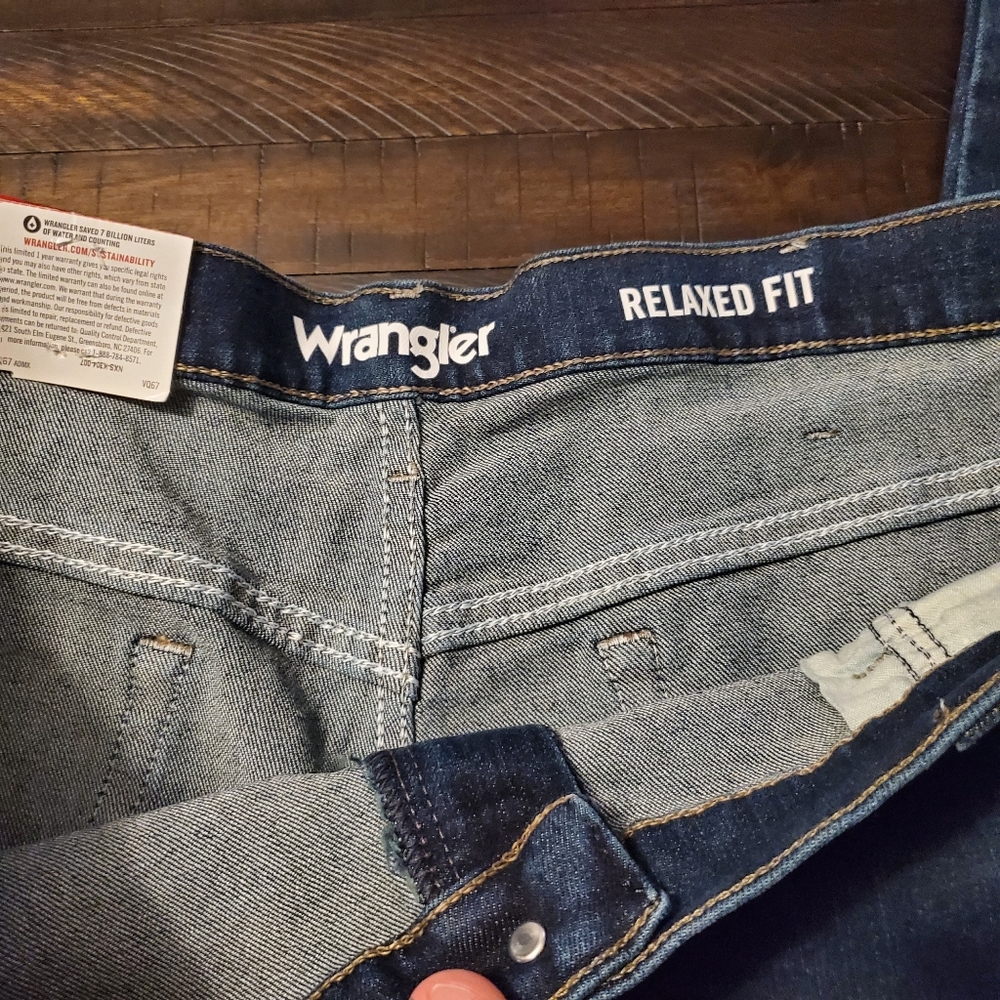 Wrangler Relaxed Straight Fit Flex Jean 32" inseam - Picture 6 of 10